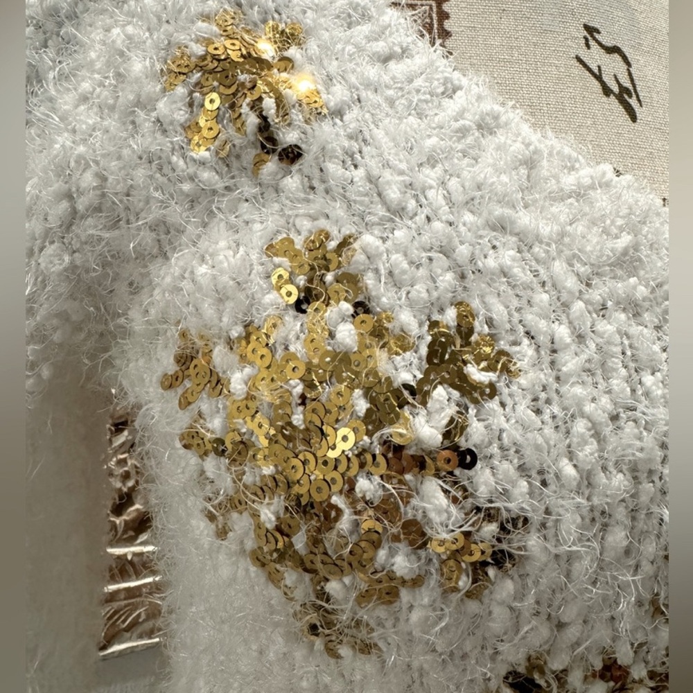 Holiday Time White w/ Gold Stars Long Sleeve Sweater- size M - Picture 6 of 8